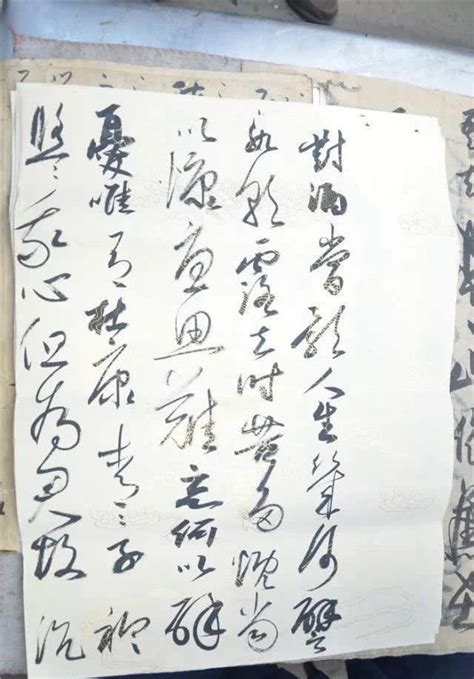 「賣肉哥」完美詮釋了「肉攤書法」，大氣磅礴，網友：買肉送書法 每日頭條