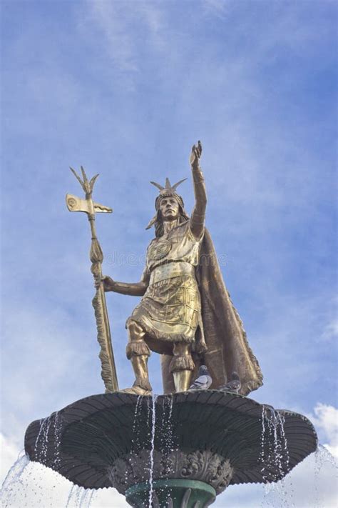 Est Tua Do Imperador Inca Pachacutec Na Plaza De Armas Em Cusco Peru