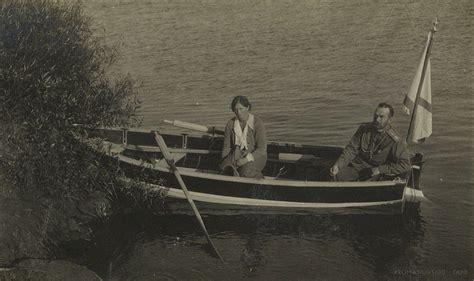 Maria Nikolaevna And Nicholas Ii On A Boat In The Dnieper Summer 1916