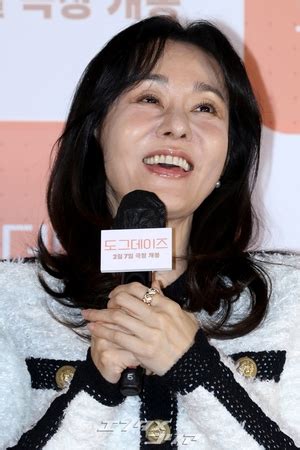 フォトユンヨジョンユヘジンキムユンジン主演ドッグデイズメディア試写会 Chosun online 朝鮮日報