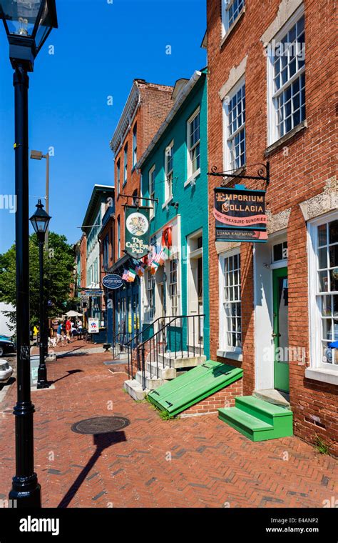 Shops Bars And Restaurants On Thames Street In The Historic Fells