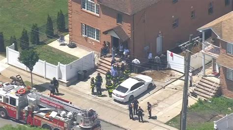 Queens Workers Rescued 2 Men Saved From Trench Collapse Outside Home In South Ozone Park Abc7