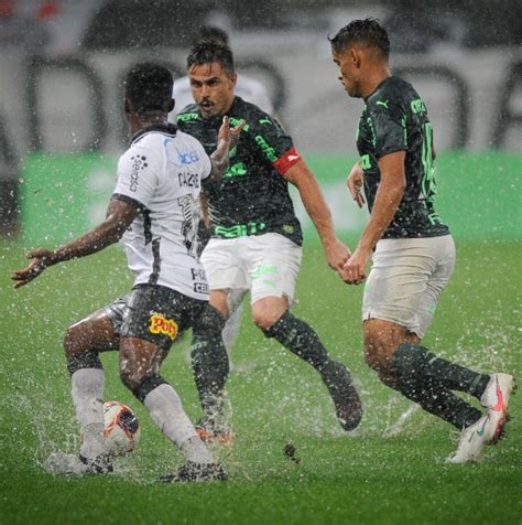 Corinthians e Palmeiras empatam em Dérbi no Paulista Bragantino vence