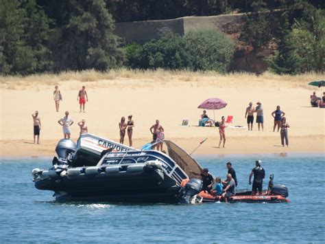 Três feridos em acidente duas embarcações turísticas no rio Arade