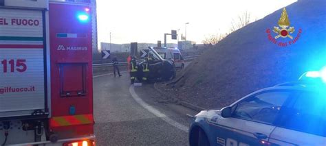 Incidente Sulla Tangenziale Est Auto Ribaltata Mbnews