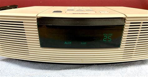 BOSE WAVE RADIO/CD WITH REMOTE - WORKS! - Cornerbids