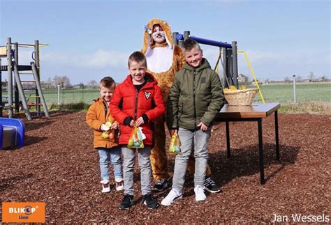 Paashaas Op Bezoek Bij Speeltuin Kindervreugd FOTO S