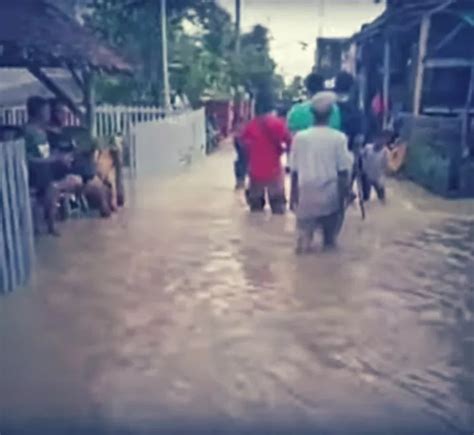 Terparah Yang Pernah Terjadi Banjir Di Cirebon Terus Meluas Rendam 9