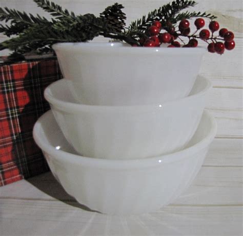 Vintage Fire King White Swirl Mixing Bowl Set Of Three Etsy Vintage Fire King White