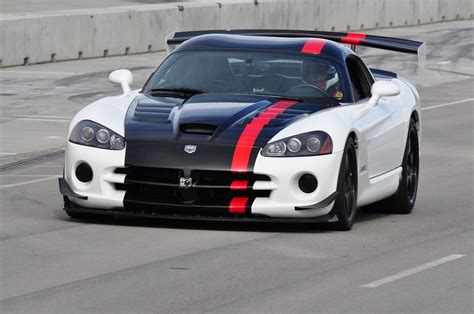 Dodge Viper Srt10 Acr Sets Production Car Lap Record At Miller