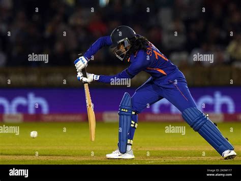 Smriti Mandhana Hi Res Stock Photography And Images Alamy