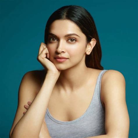 Actress Deepika Padukone Hot Dp Mobile Wallpapers HD OyePhoto