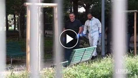 Milano Uccide La Madre E Si Getta Dal Quarto Piano La