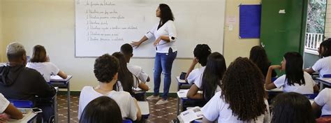 Governo de Minas nomeia mil professores para atuação na rede estadual