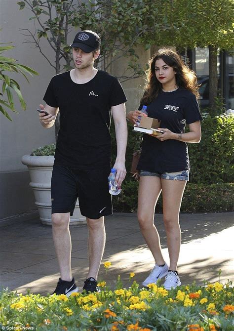 5 Seconds Of Summer S Luke Hemmings Steps Out With Girlfriend Arzaylea