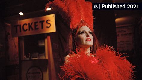 In Photo Shoots Burlesque Performers Return To The Stage The New York Times