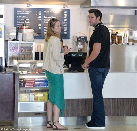 Emily Blunt And John Krasinski Enjoy A Movie Date After Jeniffer Aniston S Wedding Artofit