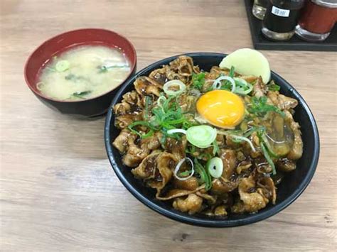 伝説のすた丼屋 熟成背脂黒すた丼 【食レポブログ たべたおし】