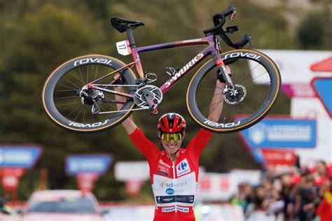 Demi Vollering remporte le Tour d Espagne féminin pour la première fois