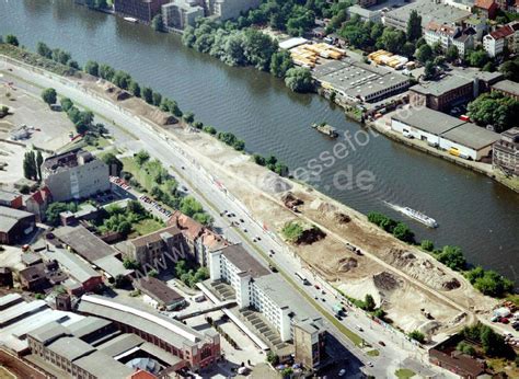 Luftbild Berlin Friedrichshain Lagerflächen im ehem Grenzstreifen