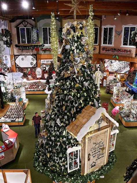 Christmas In Michigan: 20 WONDERFUL Places For The Holidays