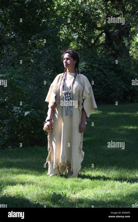 Lakota Dress Fotos Und Bildmaterial In Hoher Auflösung Alamy