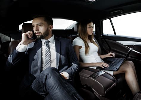 Corporate Car Rental, Chauffeur Drive & Leasing Services | Avis Singapore