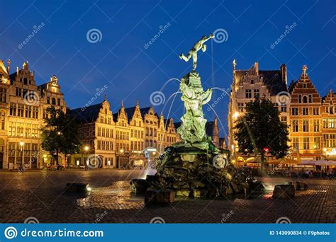 Anversa Grote Markt Con La Statua Di Brabo E La Fontana Famose Alla