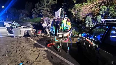 Tragico Schianto Tra Tre Auto Due Morti E Due Feriti