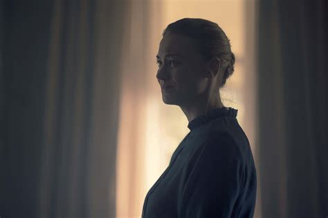 The Handmaids Tale Season 3 Premiere Episodes Set The Perfect Run Up