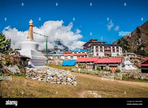 Nepal Trek To Island Peak Colourful Scenes In And Around The