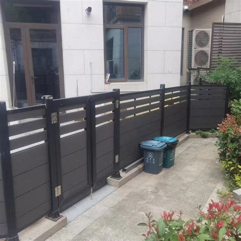 Wpc Wood Plastic Composite Fence Gates Post 3d Wood Grain Embossing Waterproof Mesh Decorative