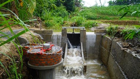 Blocking The Water Flow To Build Mini Hydroelectricity | Hydro electric ...