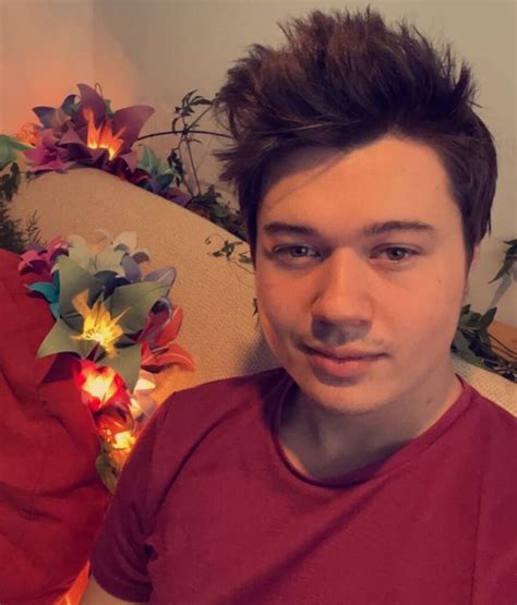 Sex Education Ηθοποιός της σειράς κατηγορείται για 26 σεξουαλικά εγκλήματα κατά παιδιών και