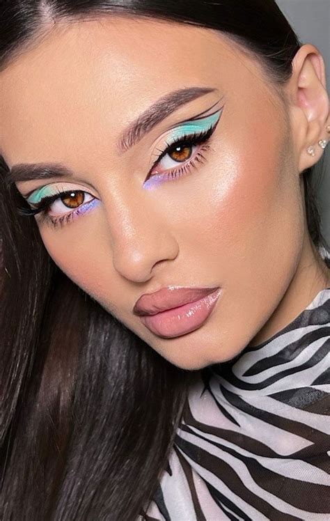 Spring Makeup Trends Mint Graphic Line Makeup Look Spring