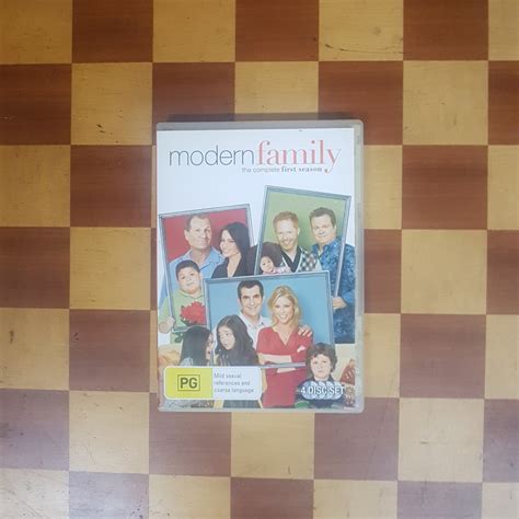 MODERN FAMILY : The complete Season 1 - DVD, Hobbies & Toys, Music & Media, CDs & DVDs on Carousell