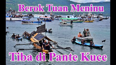 Bero Tuan Meninu Saat Prosesi Laut Tiba Di Pantai Kuce Pohon Sirih