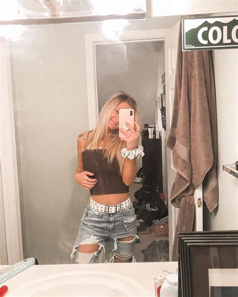 Carlie Marie🦋 On Instagram “cleaned Khakis41 Bathroom Before This 😚” Carlie