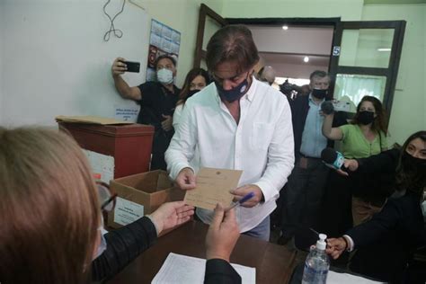 Luis Lacalle Pou GanÓ El ReferÉndum Y LogrÓ Mantener Sus Reformas En Uruguay