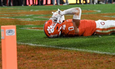 Clemson Football Plummets In New Coaches Poll After Louisville Loss