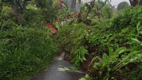 Tuntaskan Longsor Tutup Jalan Wangunjaya Cianjur BPBD Bakal Pasang