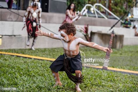 Aboriginal Dance Australia Photos and Premium High Res Pictures - Getty ...