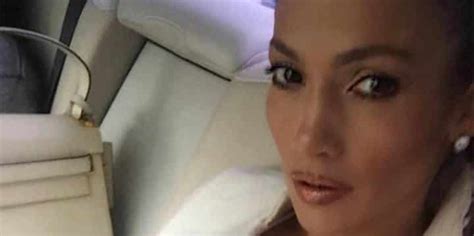 Jennifer Lopez radieuse elle dévoile son large décolleté sur Instagram