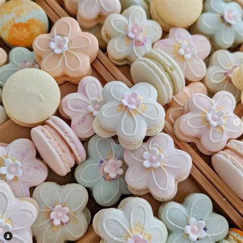 Flower Shaped French Macarons