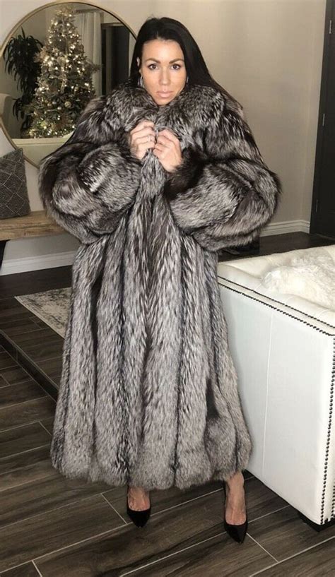 Pin By Mark George On Furcoats Fur Coat Fox Fur Fur Street Style