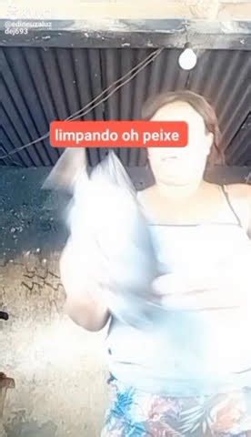 limpando peixe pra oh almoço YouTube