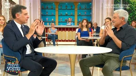 Tiberio Timperi Imbarazzo In Studio Scambio Di Battute Con Pino