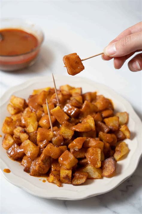 Best Patatas Bravas Recipe Easy Spanish Fried Potatoes With Spicy Sauce