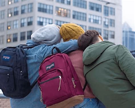 Are JanSport Backpacks Good For High School? 7 Things You Should Know | Travelccessories