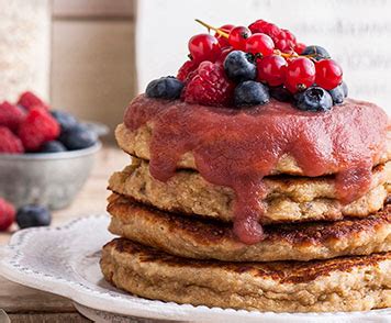 Pancakes de avena y plátano con compota de frambuesa cranberries Vivo